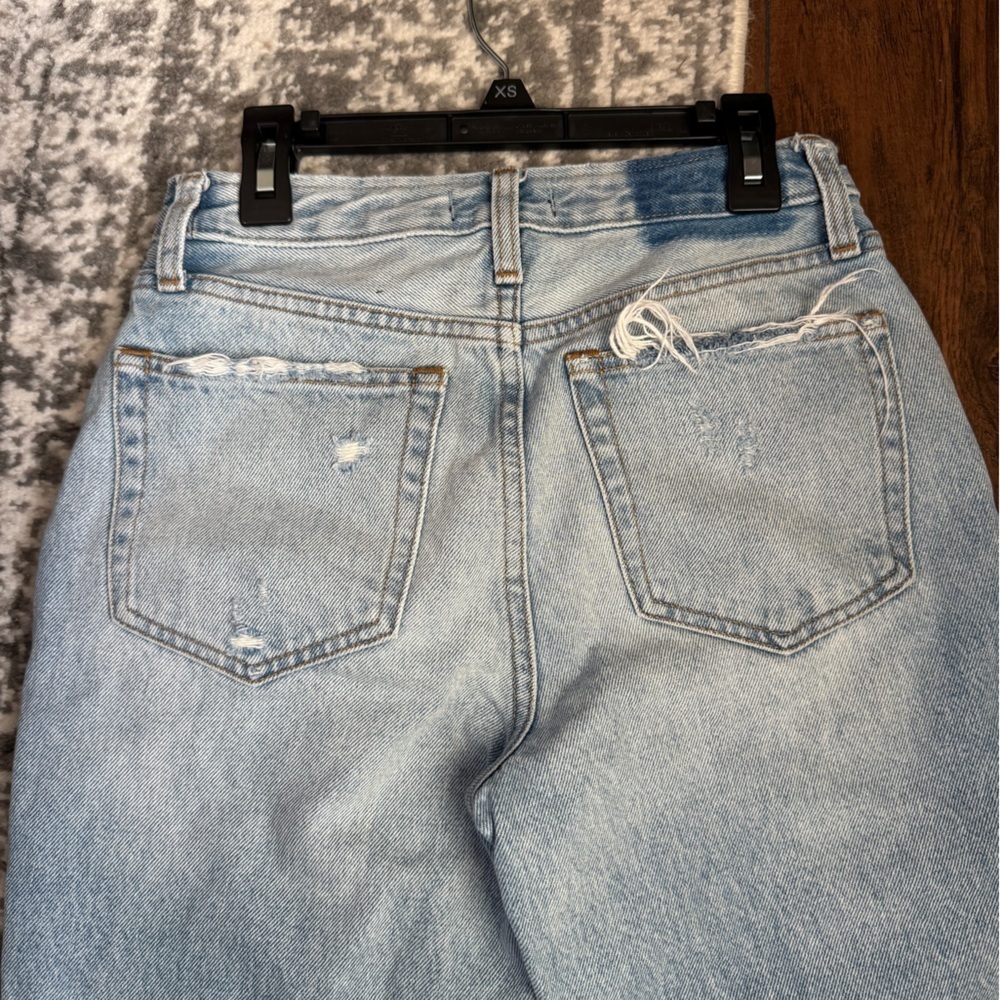 Abercrombie & Fitch Light Wash Distressed Mom Jeans size 25/0 - Picture 5 of 8